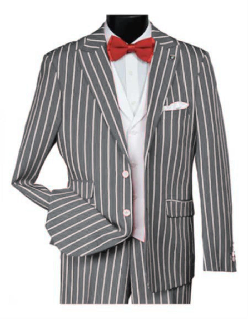 Abito gessato gangster argento anni '20: stile audace, fascino senza tempo, eleganza italiana.